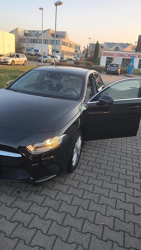 Gebraucht Mercedes A180 Progressive 136 PS (100 kW) 2020 Schwarz Limousine