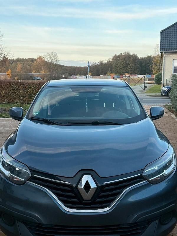 Grau Gebraucht 2018 Renault Kadjar SUV | 9.500 € (Superpreis) - Bild 1/4