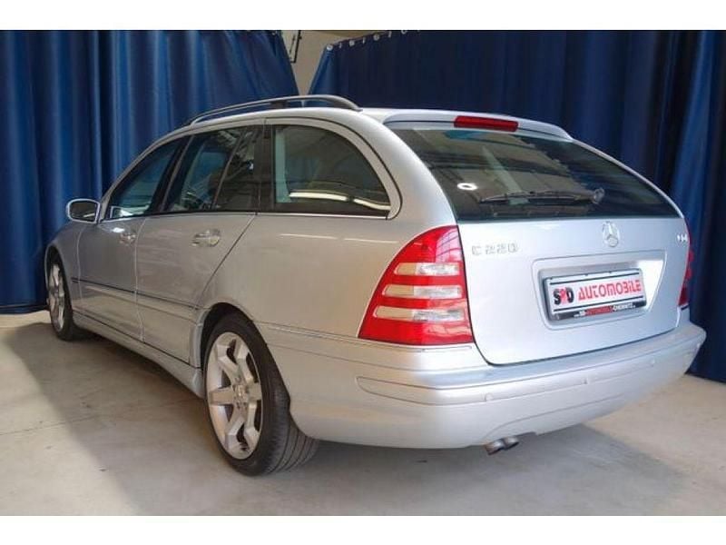 Gebraucht Mercedes C220 Elegance 150 PS (110 kW) 2007 Silbermetallic (metallic) Kombi