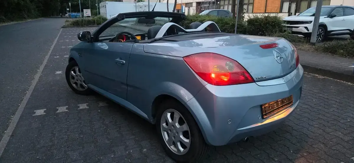 Gebraucht Opel Tigra 82 PS (60 kW) 2006 Silber Cabrio