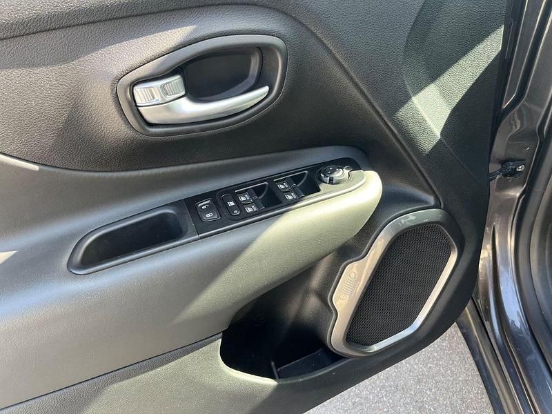 Gebraucht Jeep Renegade 150 PS (110 kW) 2019 Silber SUV