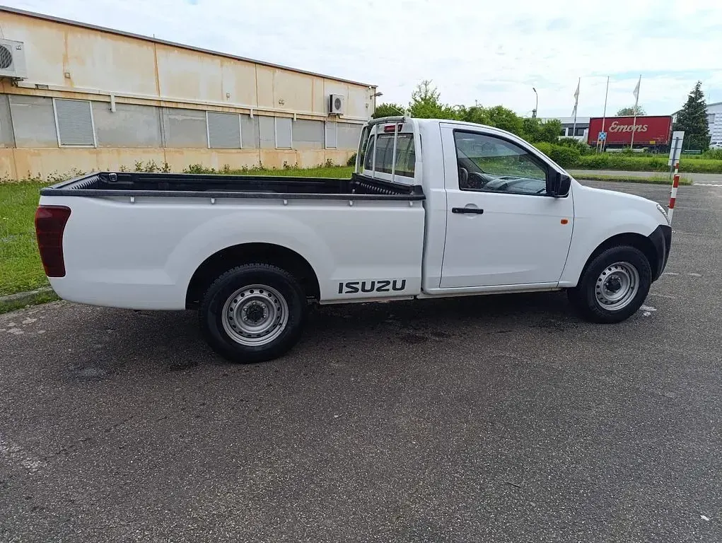 Second-hand Isuzu Pick up 163 CP (119 kW) 2016 Alb Pickup