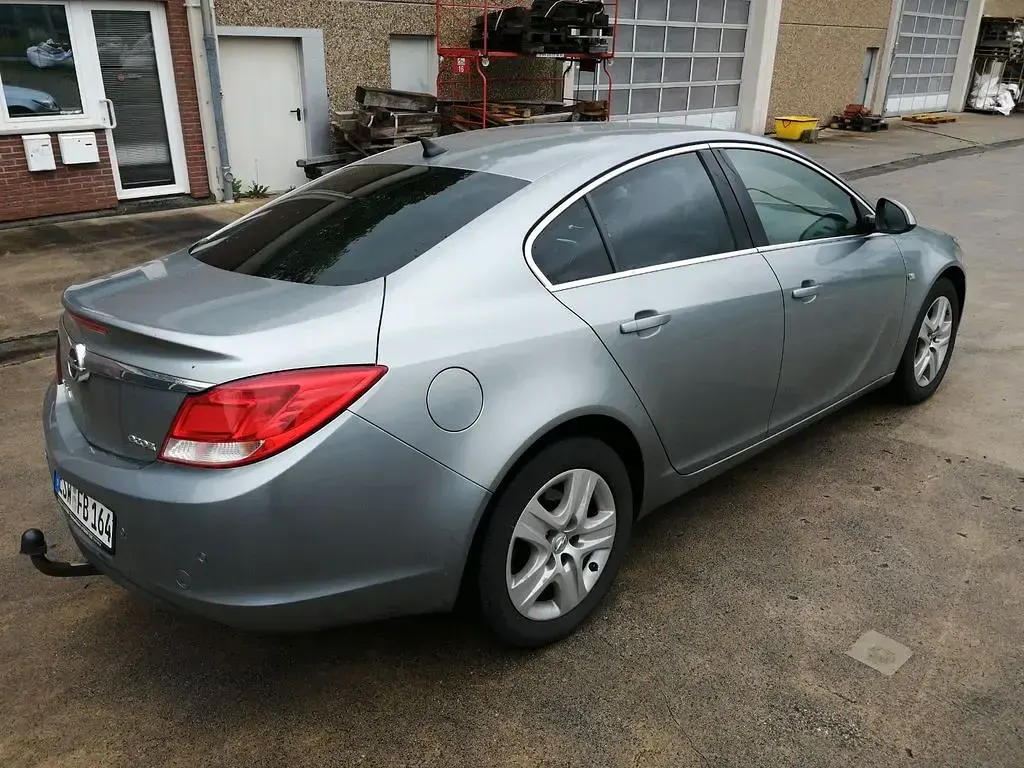 Gebraucht Opel Insignia Edition 140 PS (102 kW) 2011 Silber Limousine