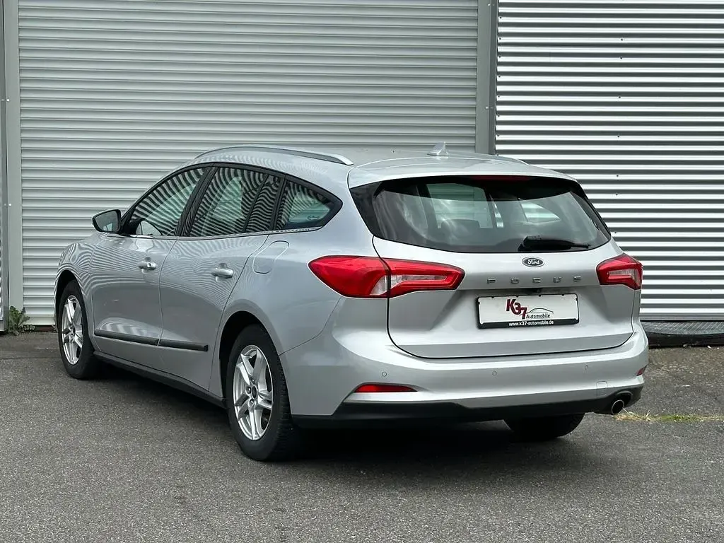 Gebraucht Ford Focus 120 PS (88 kW) 2020 Silber Limousine