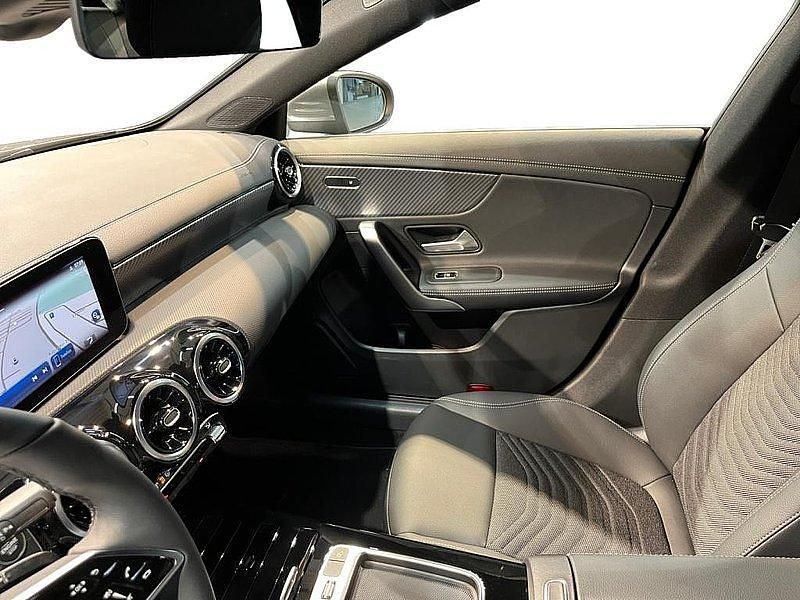 Gebraucht Mercedes CLA180 Progressive 136 PS (100 kW) 2025 Mountaingrau metallic Limousine