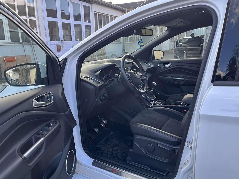 Gebraucht Ford Kuga ST-Line 150 PS (110 kW) 2018 Weiß SUV