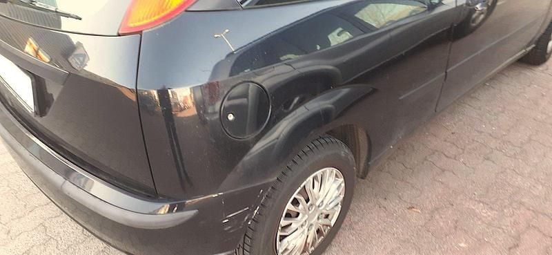 Gebraucht Ford Focus 75 PS (55 kW) 2002 Schwarz Kleinwagen