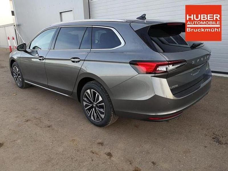 Neu Skoda Superb Selection 193 PS (141 kW) 2025 Andere Kombi