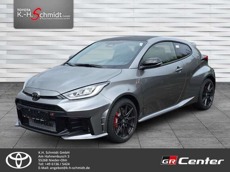 Precious metal Gebraucht 2024 Toyota Yaris Limousine | 53.990 € (Teuer) - Bild 1/4