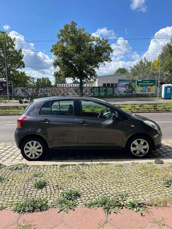 Gebraucht 2009 Toyota Yaris Cool Limousine | 3.190 € (Guter Preis) - Bild 1/4