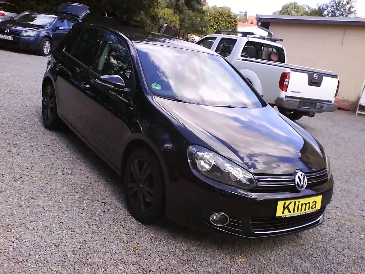 Gebraucht VW Golf VI Style 105 PS (77 kW) 2011 Deep black perleffekt Kleinwagen