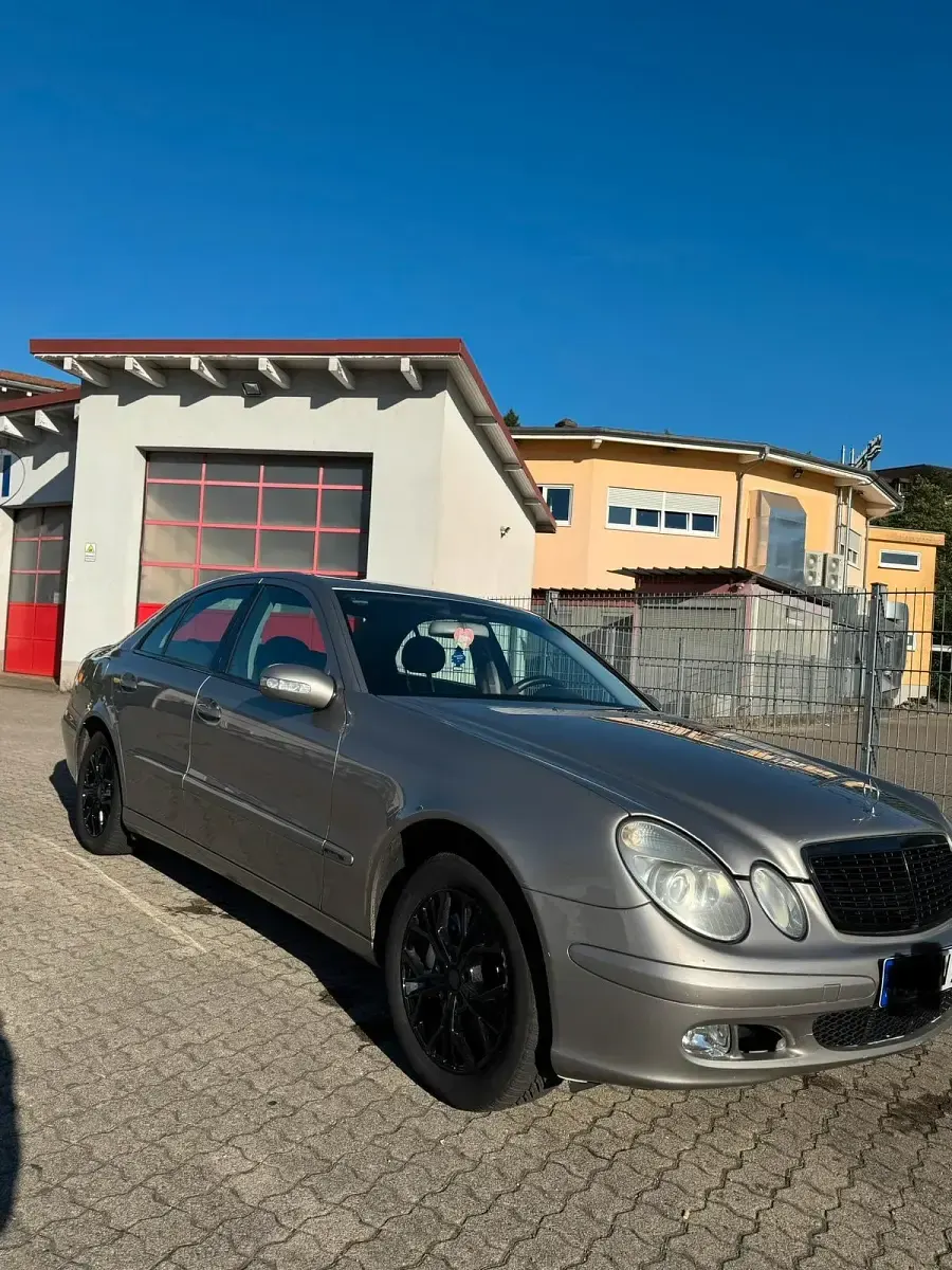 Gebraucht Mercedes E320 Avantgarde 224 PS (164 kW) 2002 Grau Limousine