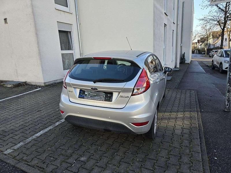 Gebraucht Ford Fiesta Trend 101 PS (74 kW) 2015 Silber Limousine
