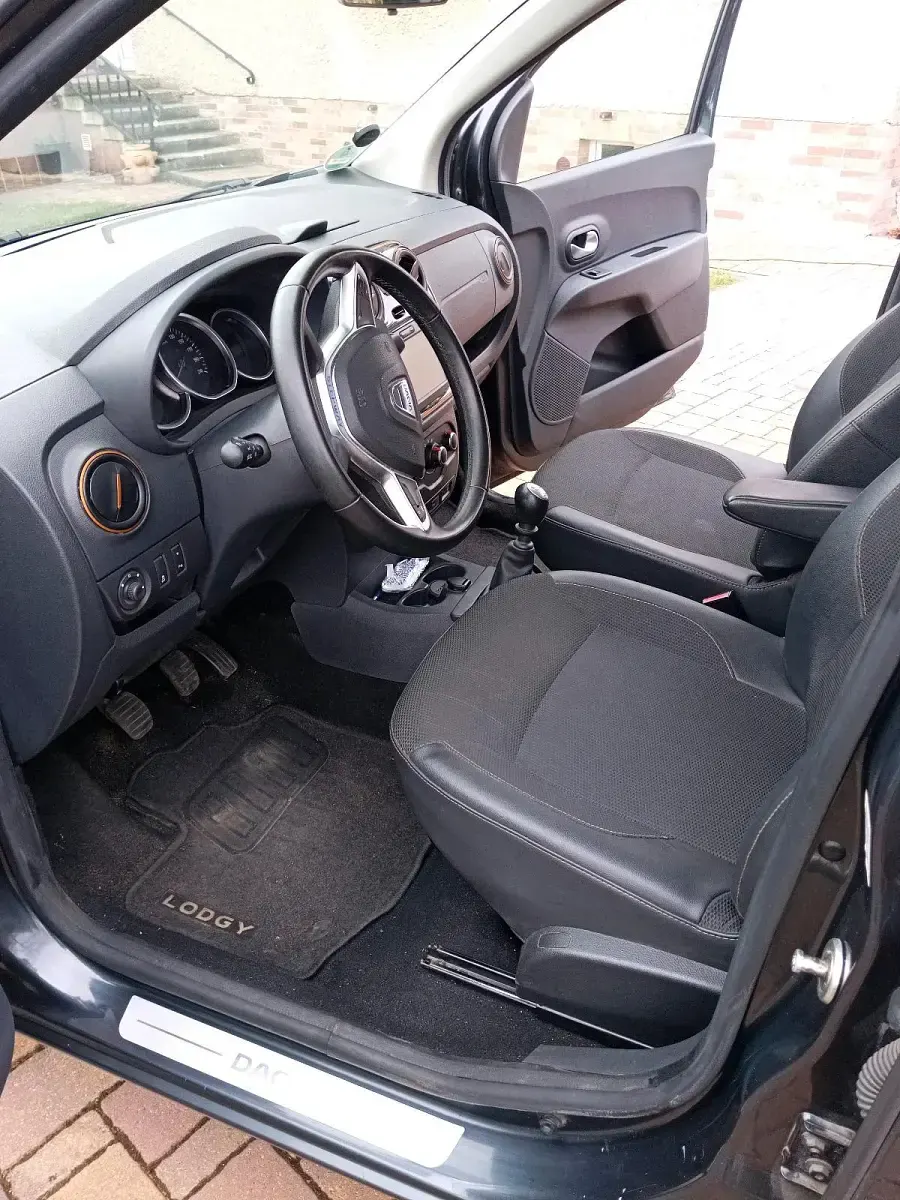 Gebraucht Dacia Lodgy 107 PS (78 kW) 2017 Grau Van / Kleinbus