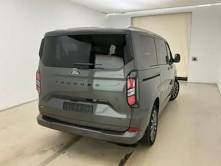 Second-hand Ford Tourneo 232 CP (170 kW) 2025 Gri Monovolum