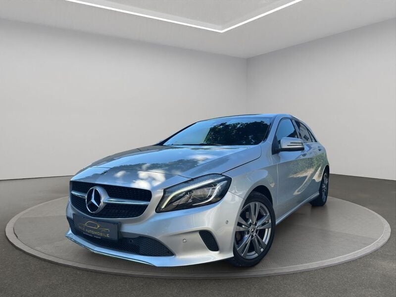 Silber Gebraucht 2018 Mercedes A180 Limousine | 15.999 € (Superpreis) - Bild 1/2
