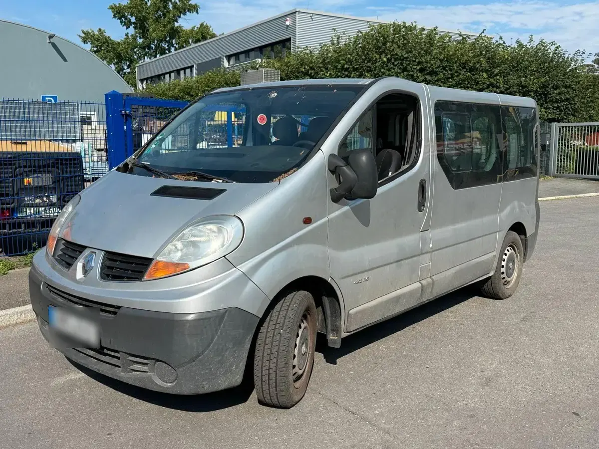 Gebraucht Renault Trafic 116 PS (85 kW) 2007 Silber Van / Kleinbus