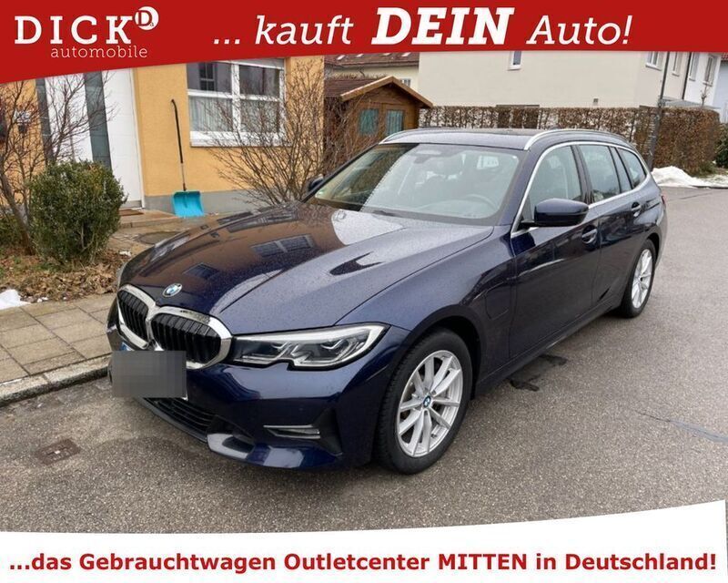 Blau Gebraucht 2020 BMW 330 Sport Line Limousine | 28.250 € (Guter Preis) - Bild 1/4