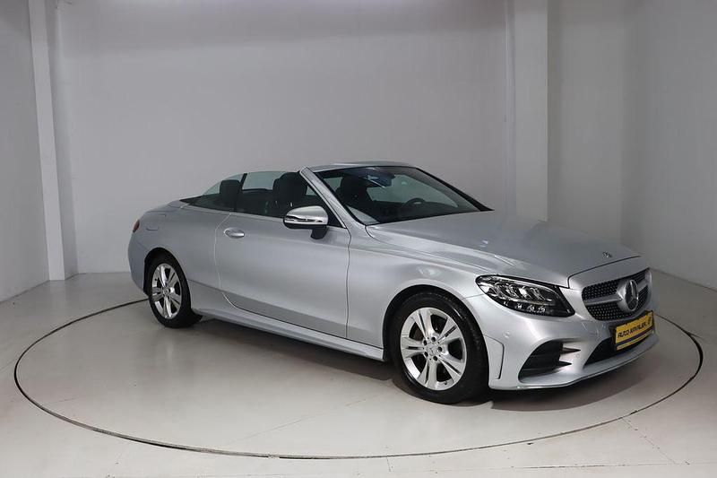 Gebraucht Mercedes C220 AMG line 194 PS (142 kW) 2021 Inidiumsilber Cabrio