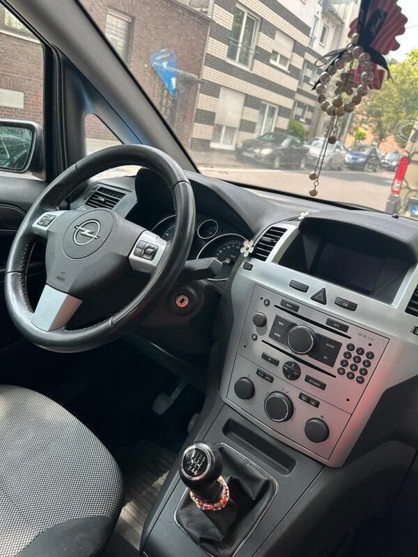 Grau Gebraucht 2009 Opel Zafira Van / Kleinbus | 1.300 € (Superpreis) - Bild 1/4