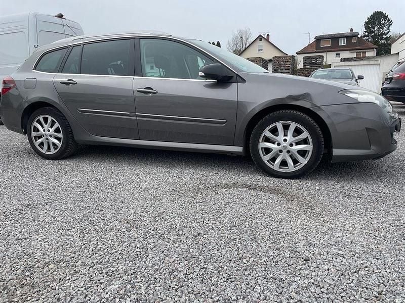 Gebraucht Renault Laguna III Dynamique 150 PS (110 kW) 2010 Grau Limousine