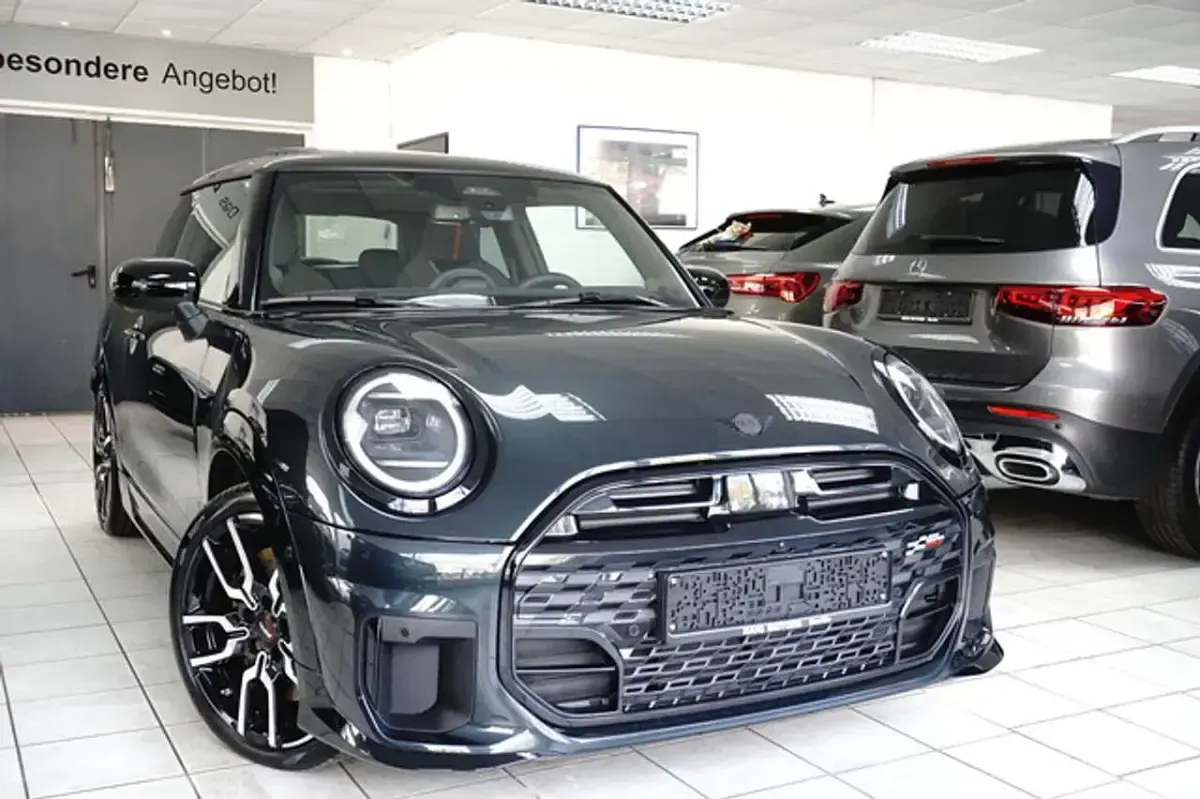 Używany Mini John Cooper Works 204 KM (150 kW) 2024 Szary Hatchback