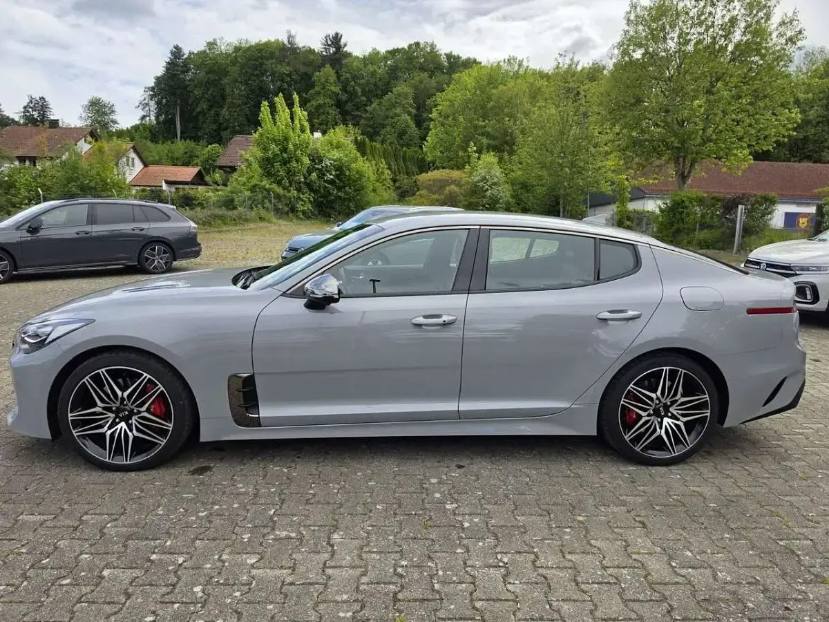 Gebraucht Kia Stinger GT 366 PS (269 kW) 2021 Ceramicsilber Kleinwagen
