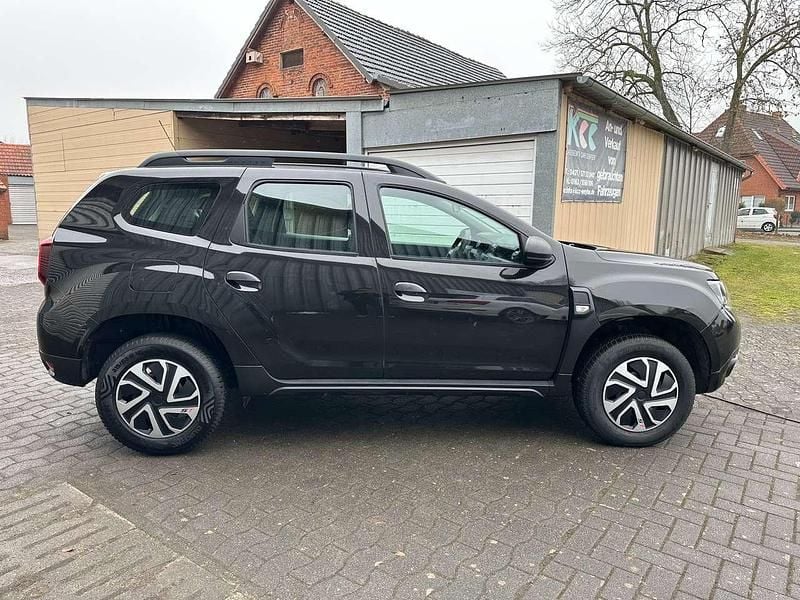 Gebraucht Dacia Duster Essentiel 114 PS (83 kW) 2018 Perlmuttschwarz SUV