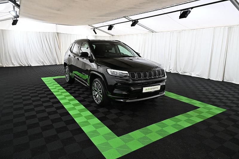 Gebraucht Jeep Compass Summit 96 PS (70 kW) 2025 Schwarz SUV