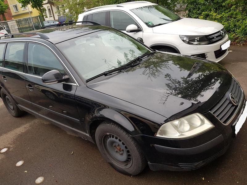 Schwarz Gebraucht 2004 VW Passat Kombi | 1.150 € (Guter Preis) - Bild 1/4