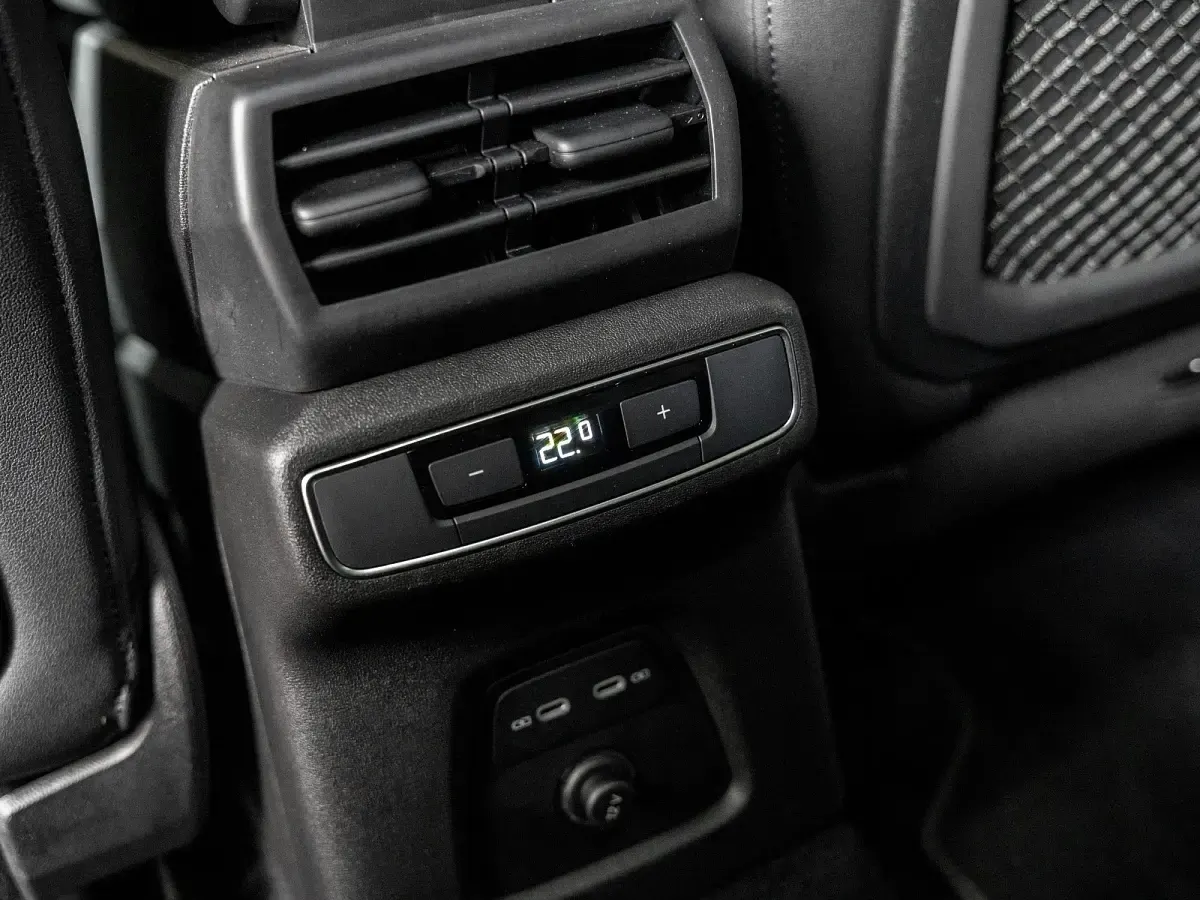 Gebraucht Audi Q4 e-tron Ambiente 219 kW (299 PS) 2023 Grau / taifungrau SUV