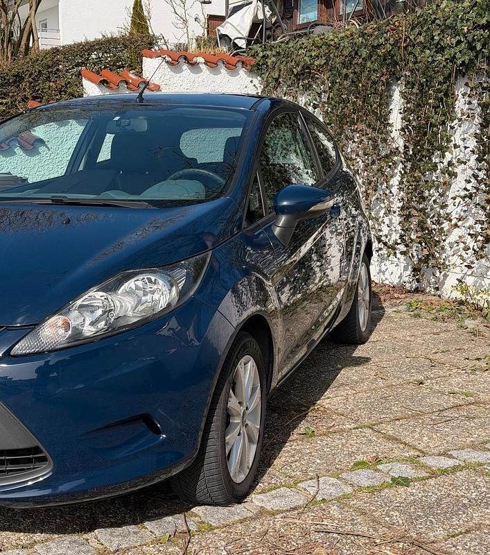 Gebraucht Ford Fiesta 60 PS (44 kW) 2010 Blau Kleinwagen