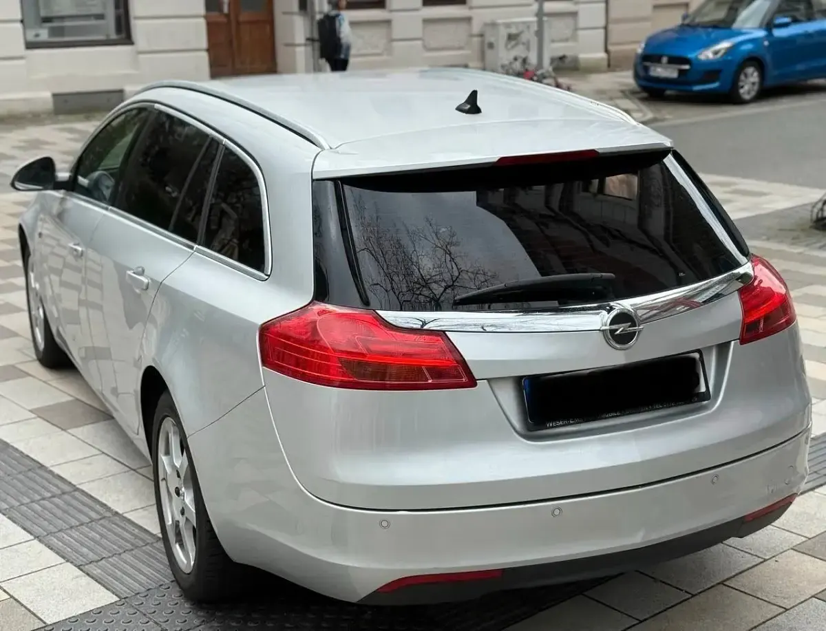 Używany Opel Insignia 140 KM (102 kW) 2009 Srebrny Sedan/Limuzyna