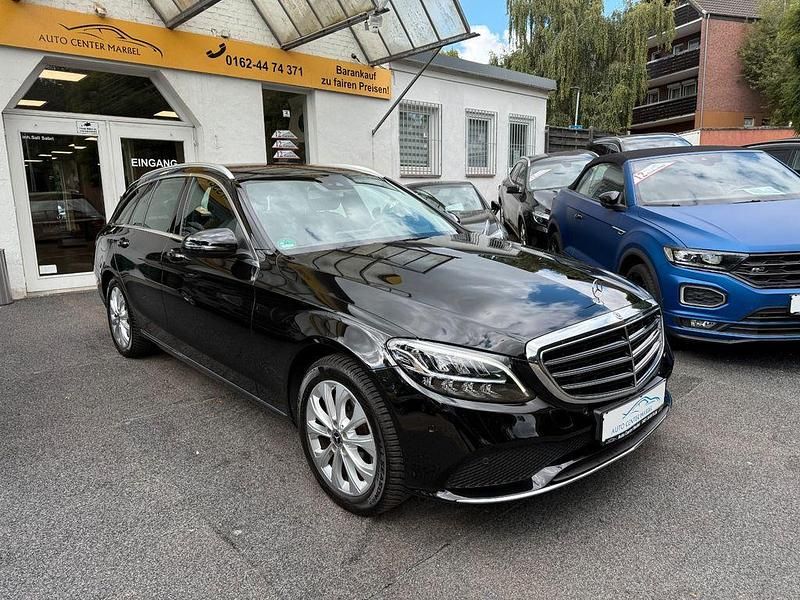 Gebraucht Mercedes C180 156 PS (114 kW) 2018 Schwarz Limousine