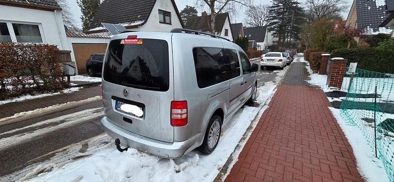 Gebraucht VW Caddy Maxi 102 PS (75 kW) 2010 Silber Van / Kleinbus