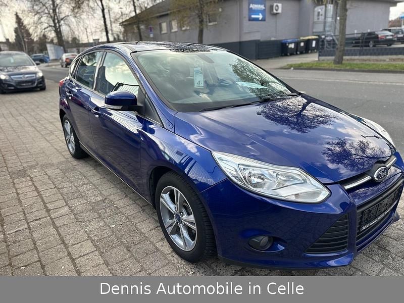 Usata Ford Focus SYNC Edition 101 CV (74 kW) 2014 Blu Berlina