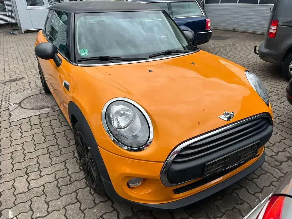 Usata Mini ONE 102 CV (75 kW) 2016 Arancione Utilitaria