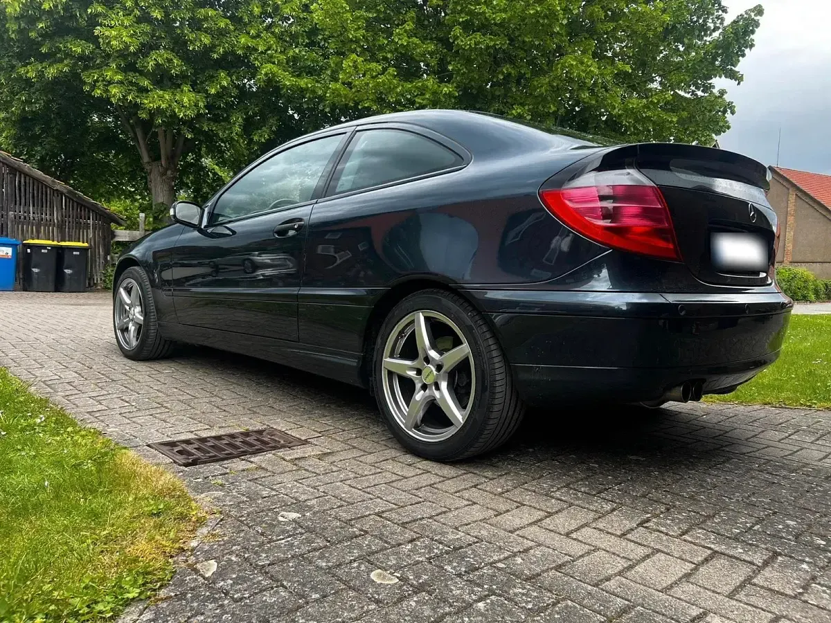 Gebraucht Mercedes C180 143 PS (105 kW) 2003 Schwarz Coupé