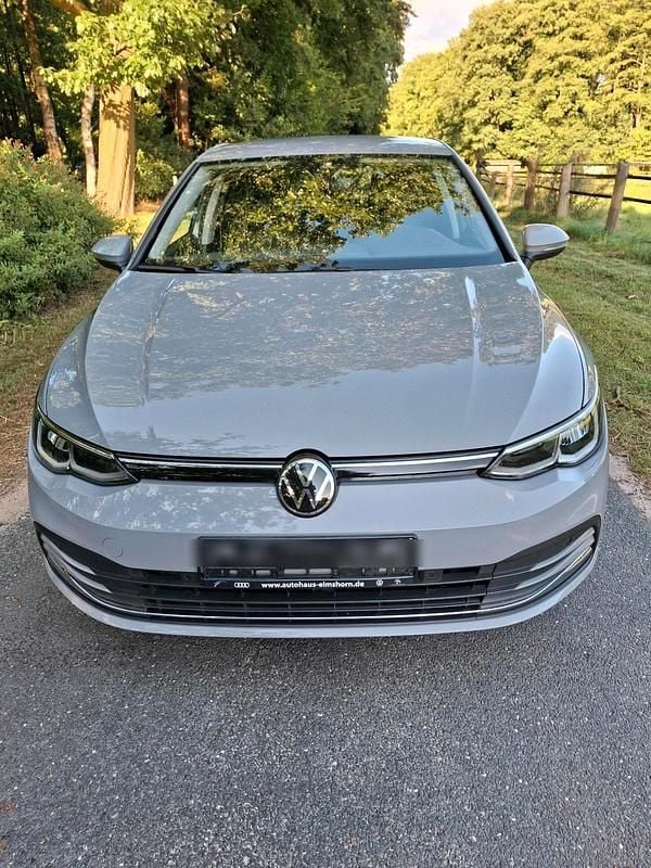 Grau Gebraucht 2022 VW Golf VIII Limousine | 23.900 € (Guter Preis) - Bild 1/4