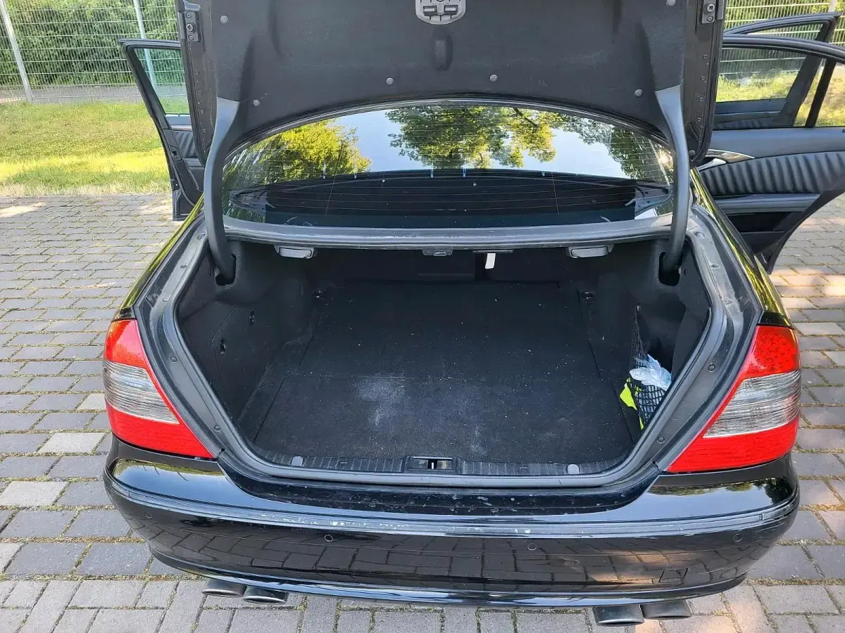Gebraucht Mercedes E300 211 PS (155 kW) 2008 Schwarz Limousine