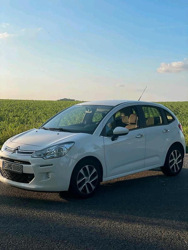 Weiß Gebraucht 2016 Citroën C3 Kleinwagen | 6.999 € (Fairer Preis) - Bild 1/4