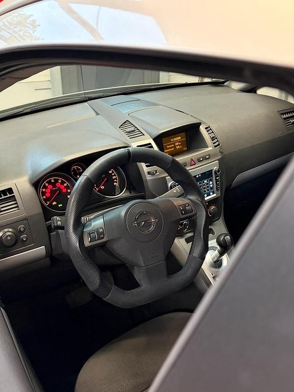 Silber Gebraucht 2006 Opel Zafira Sport Van / Kleinbus | 999 € (Superpreis) - Bild 1/4