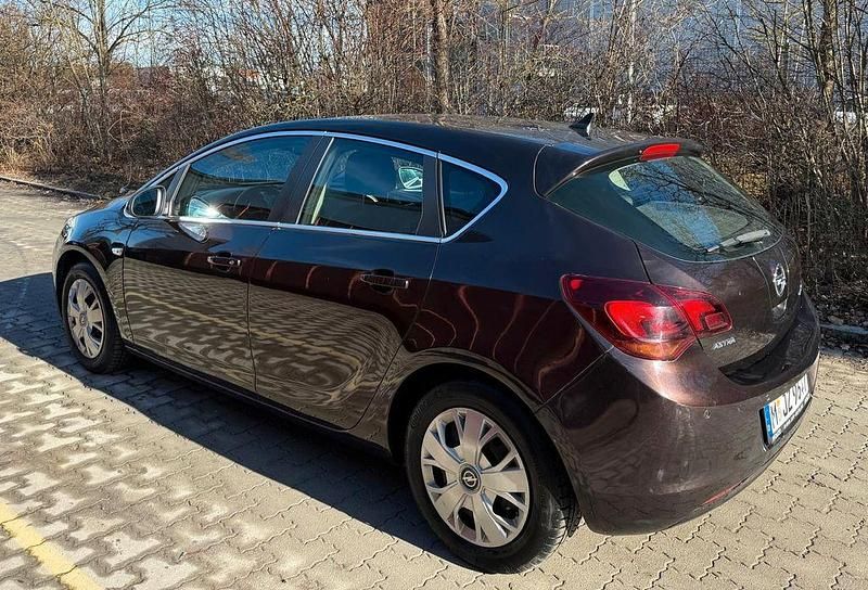 Gebraucht Opel Astra Style 110 PS (80 kW) 2014 Braun Limousine