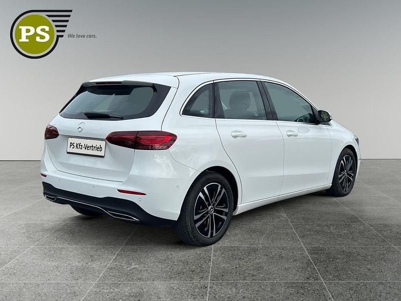 Gebraucht Mercedes B200 177 PS (130 kW) 2023 Weiß Van / Kleinbus