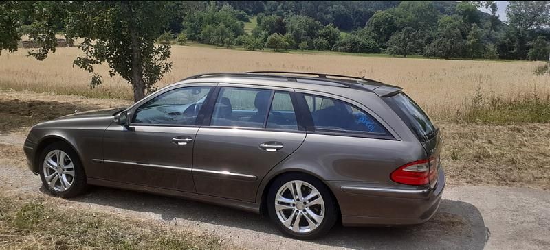 Braun Gebraucht 2008 Mercedes E220 Kombi | 2.999 € - Bild 1/4