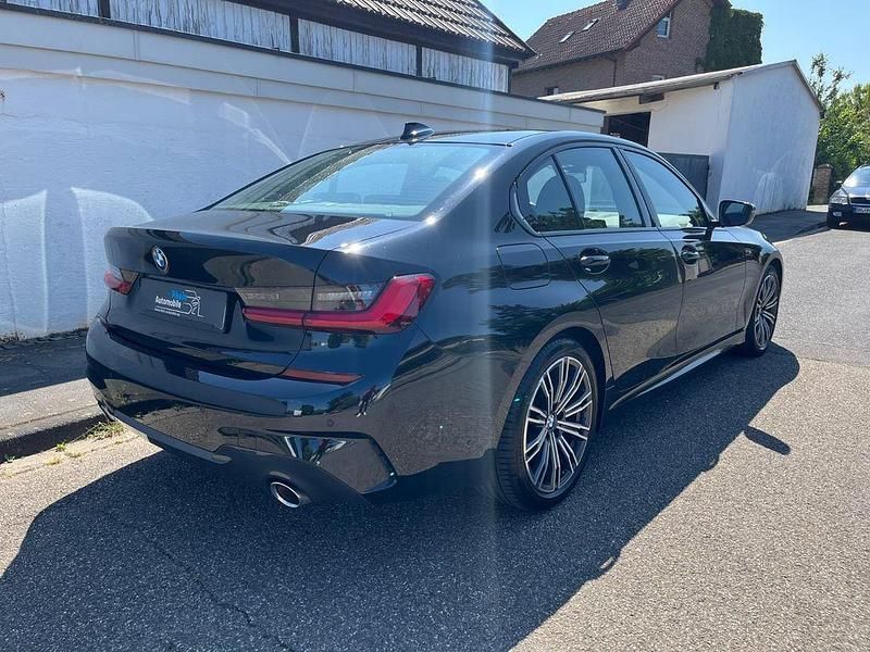 Gebraucht BMW 320 M Sport 190 PS (139 kW) 2021 Black sapphire Limousine