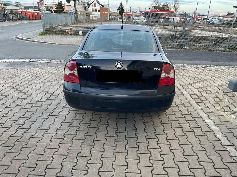 Gebraucht VW Passat 101 PS (74 kW) 2002 Schwarz Limousine