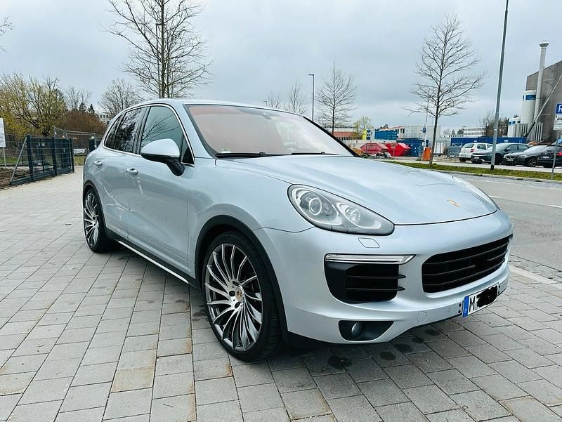 Silber Gebraucht 2015 Porsche Cayenne SUV | 29.800 € (Etwas zu teuer) - Bild 1/4