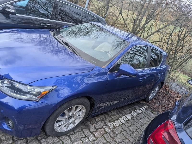 Gebraucht Lexus CT200h 136 PS (100 kW) 2011 Blau Kleinwagen
