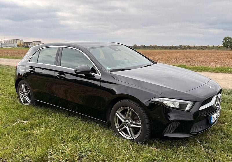 Schwarz Gebraucht 2019 Mercedes A180 Progressive Limousine | 19.990 € (Guter Preis) - Bild 1/4